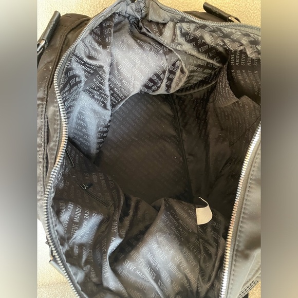 Extra large Steve Madden Black Quilted Duffel Bag NWOT - Picture 6 of 8